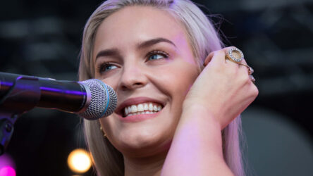 Shania Twain Net Worth and Story That Shocked Me